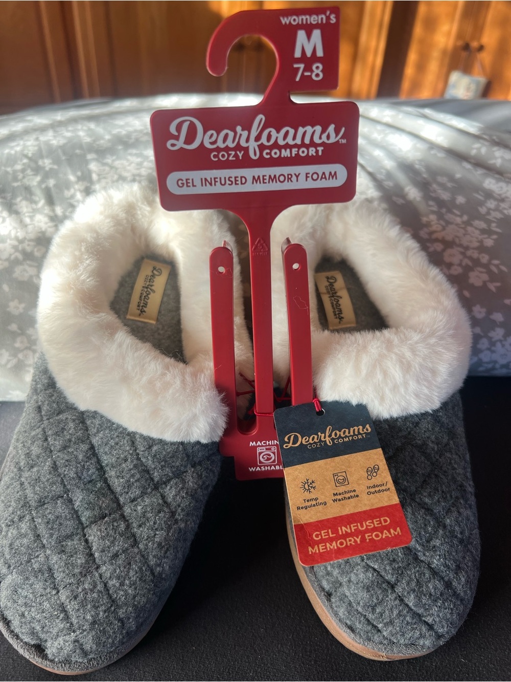 Dearfoams Gel Infused Memory Foam Women’s 7-8 Slippers, Washable, new with tags